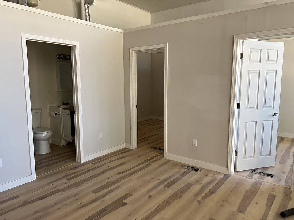 2nd image of 411 Clayton St #6