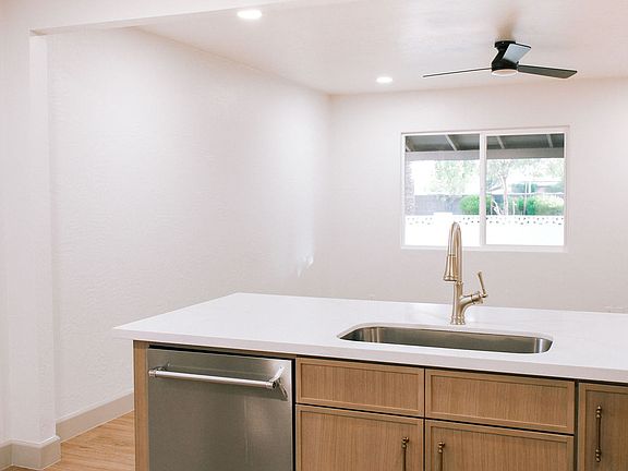 3rd image of 610 E San Juan Ave #610
