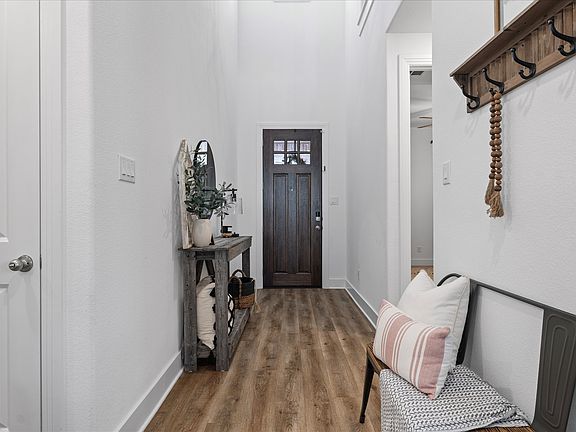 3rd image of 1332 Thompson Rd