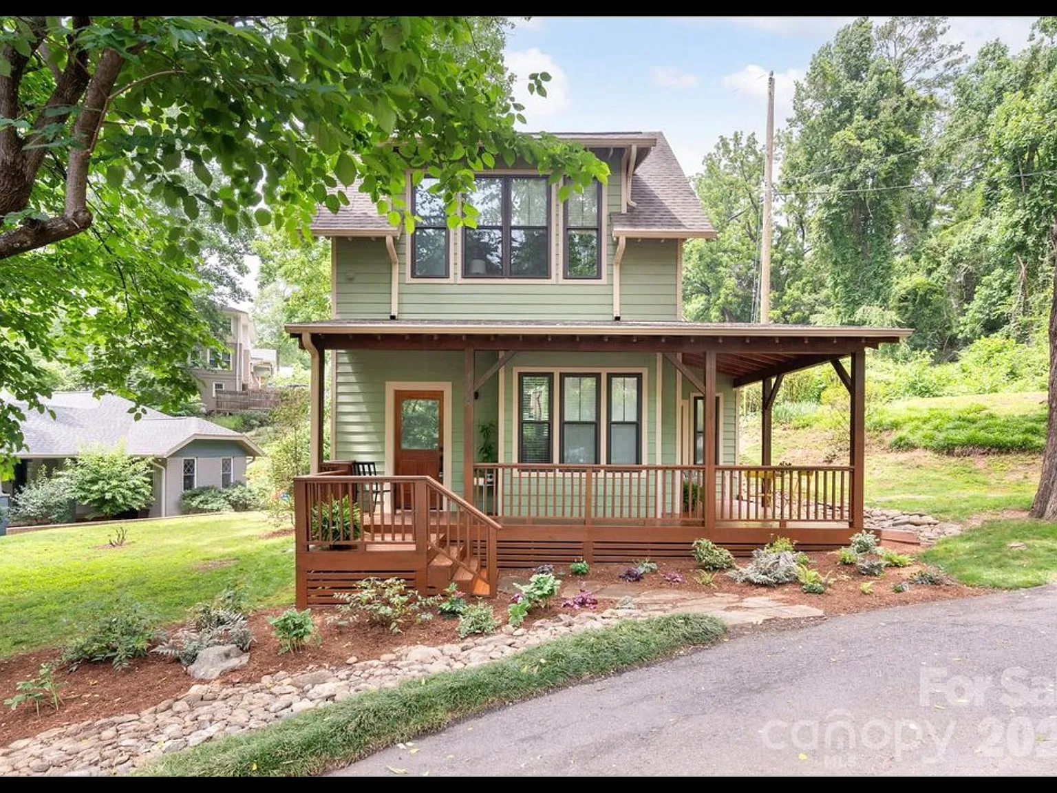 1 bed, 1.5 bath, 1001 sqft, $1,100 — Photo 1