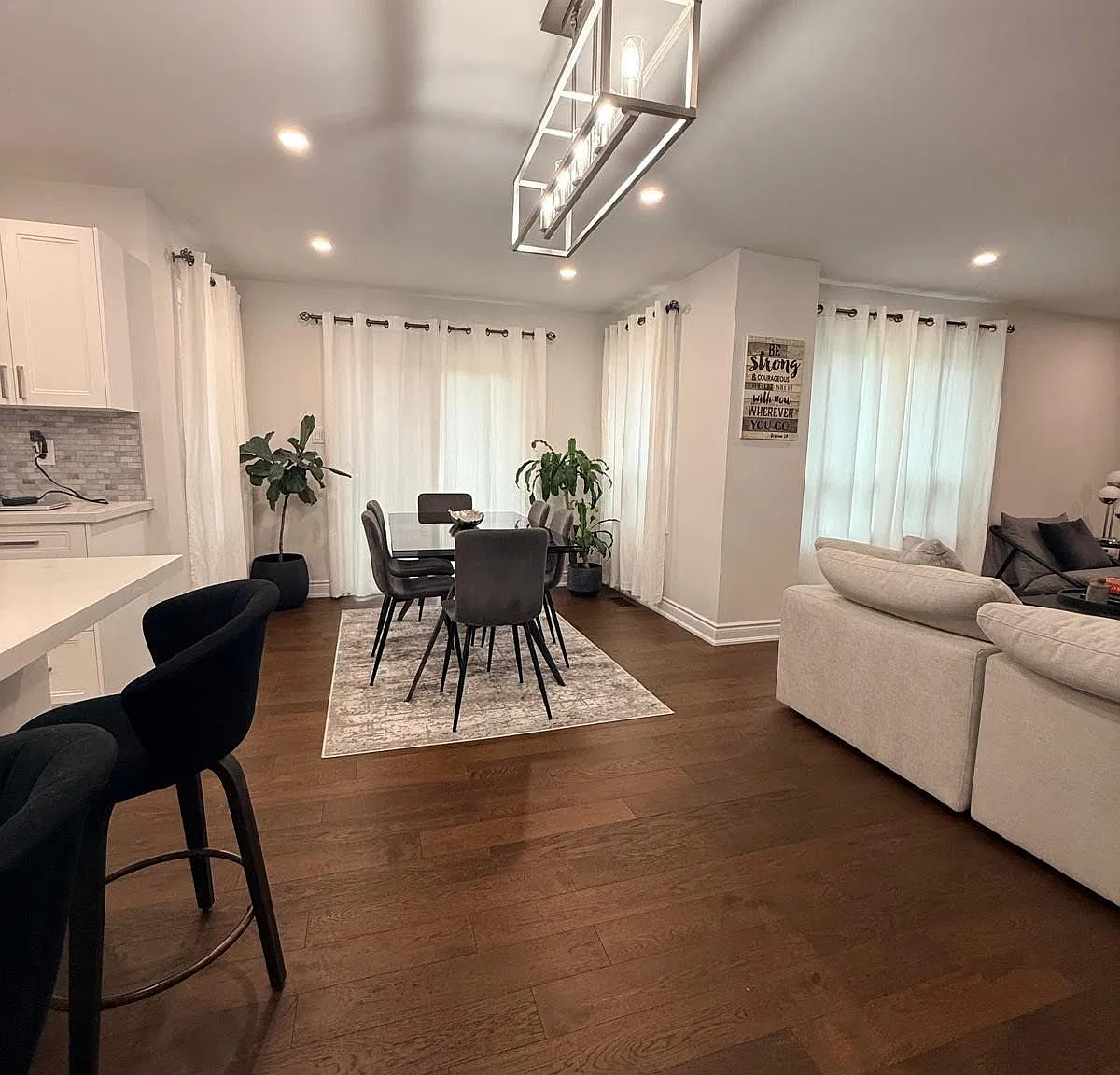 3 bed, $2,900 — Photo 2