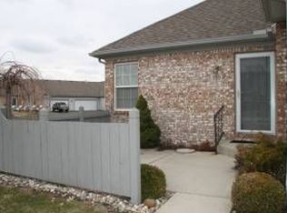 359 Stonegate Blvd, Bowling Green, OH 43402