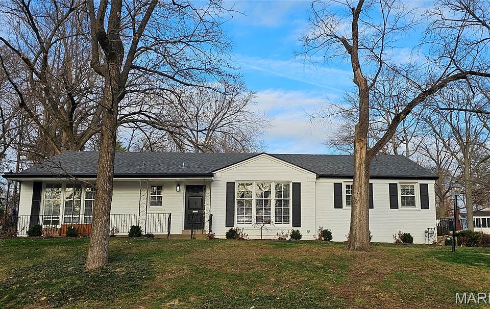 1st image of 900 Alanson Dr