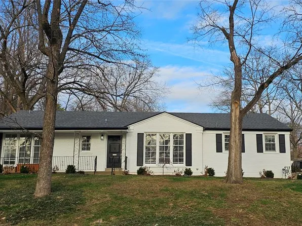 900 Alanson Dr, Saint Louis, MO 63132