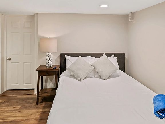5th image of 225 W Park Ave #1