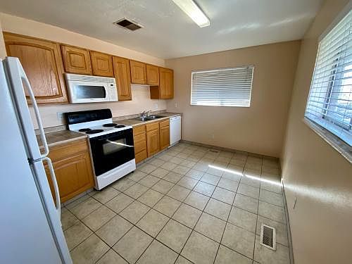 3rd image of 1468 W Pacific Ave #4