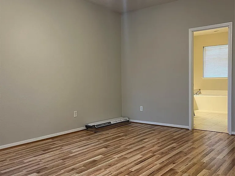 11215 Carriage Lake Dr — Photo 8