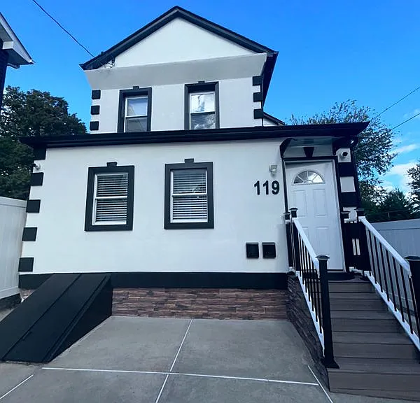 119 Columbus Pl — Photo 1