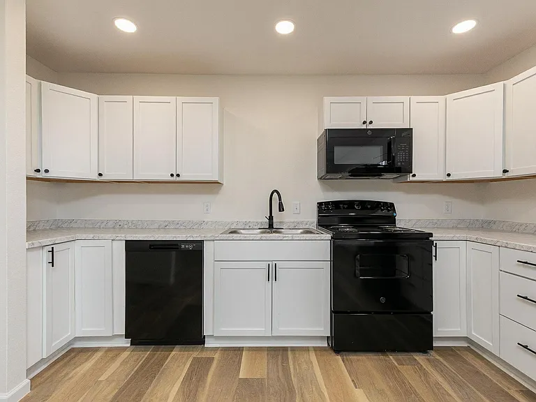 180 W Washington St #B — Photo 9