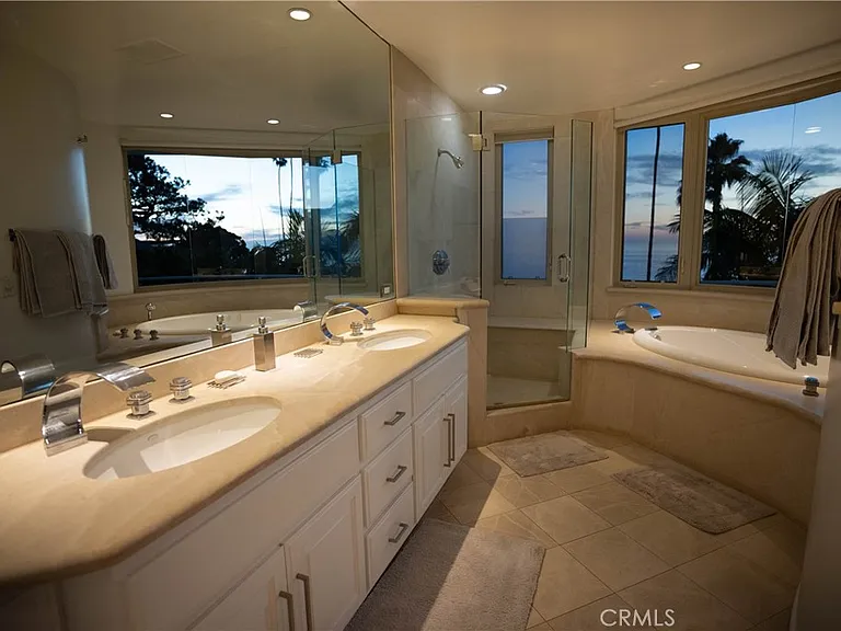 558 Cliff Dr — Photo 17