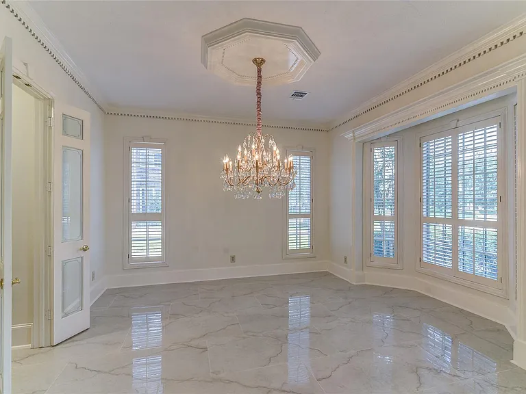 90 Heathrow Ln — Photo 8
