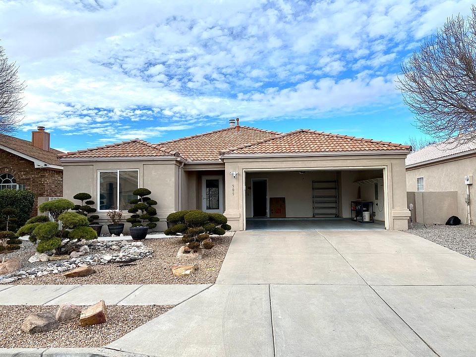 1st image of 909 Tony Sanchez Dr SE