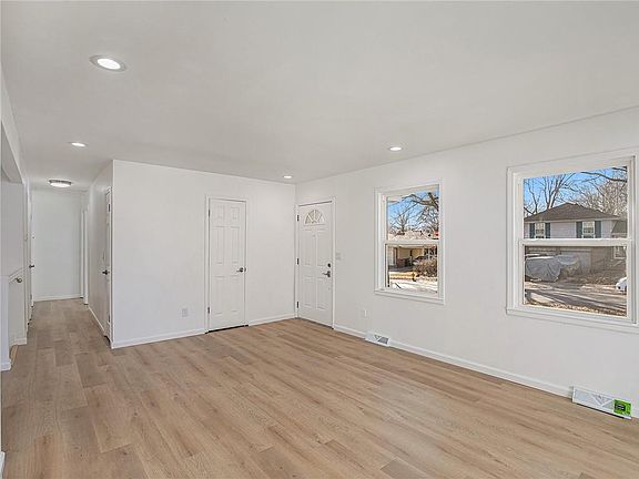 2nd image of 303 NE Sharon Dr