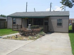 2751 Oak Ave, Groves, TX 77619