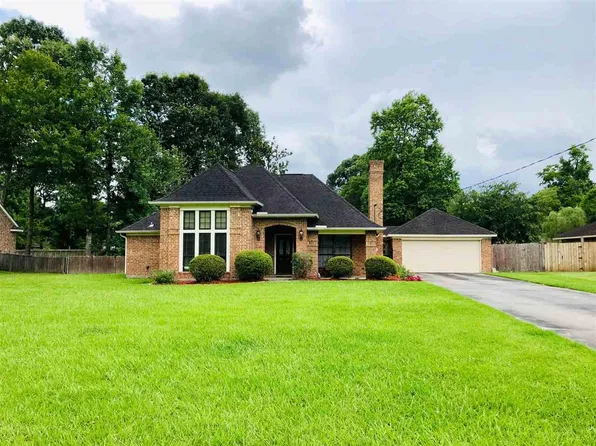 705 Valley Oak Dr, Orange, TX 77632