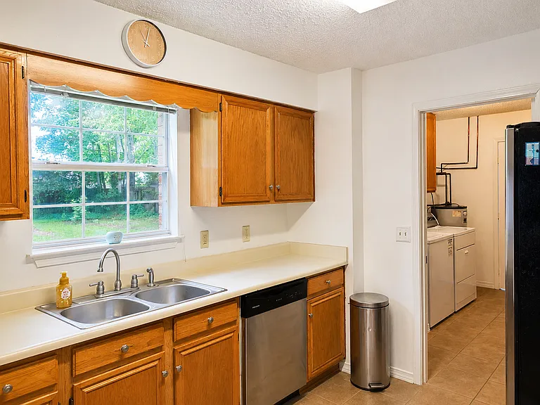 4008 Breezy Hill Ln — Photo 19