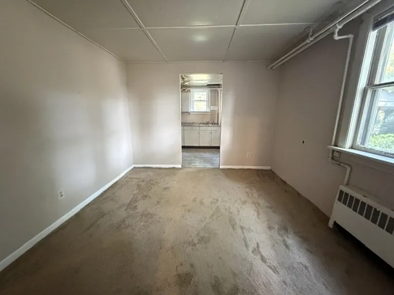 433 Allenford St — Photo 5