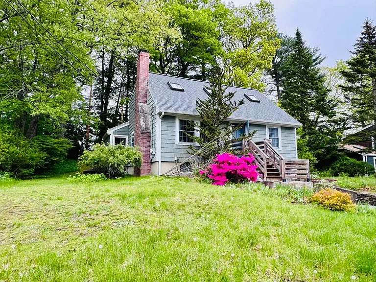 18 Lariviere Rd — Photo 2