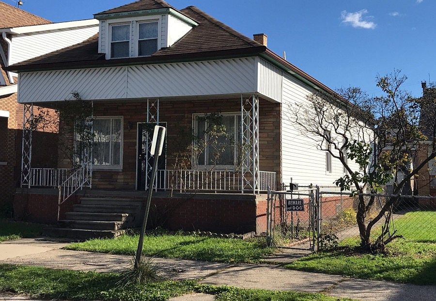 1st image of 2670 Whalen St