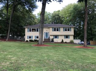 31 Dodie Dr, Parsippany, NJ 07054