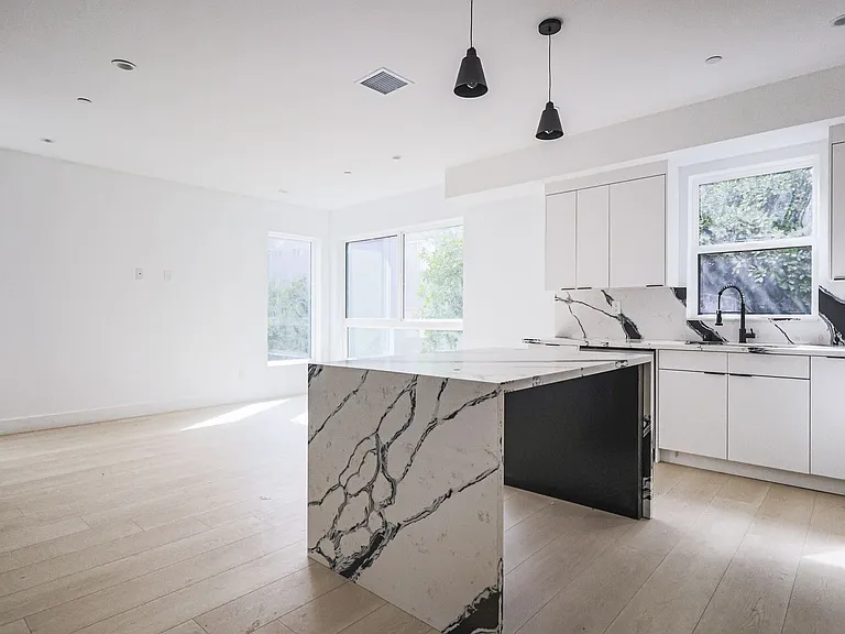 New Construction Luxury 4 Bed Townhomes With Roof Decks — Photo 61