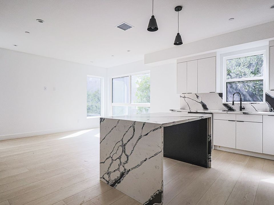 1st image of 11810 Gilmore St #3