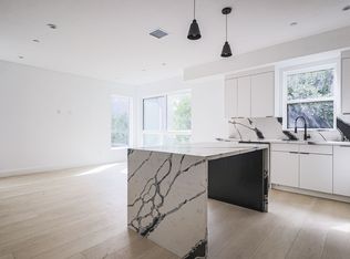 11810 Gilmore St #3, North Hollywood, CA 91606
