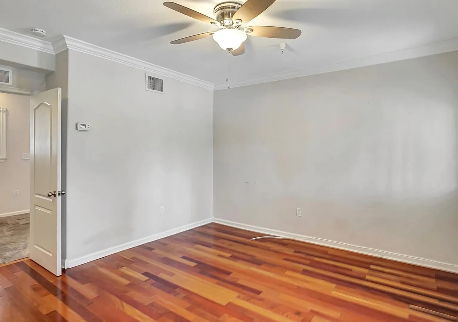 1 bedroom 1 bath In the Heart of Downtown! — Photo 3