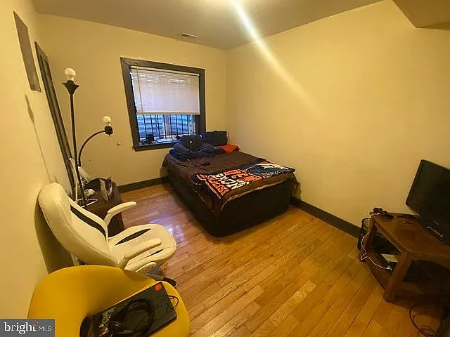 6 bed, 4.0 bath, 1650 sqft, $3,000 — Photo 3