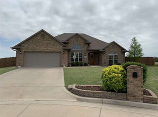 501 Grizzly Ln, Enid, OK 73703