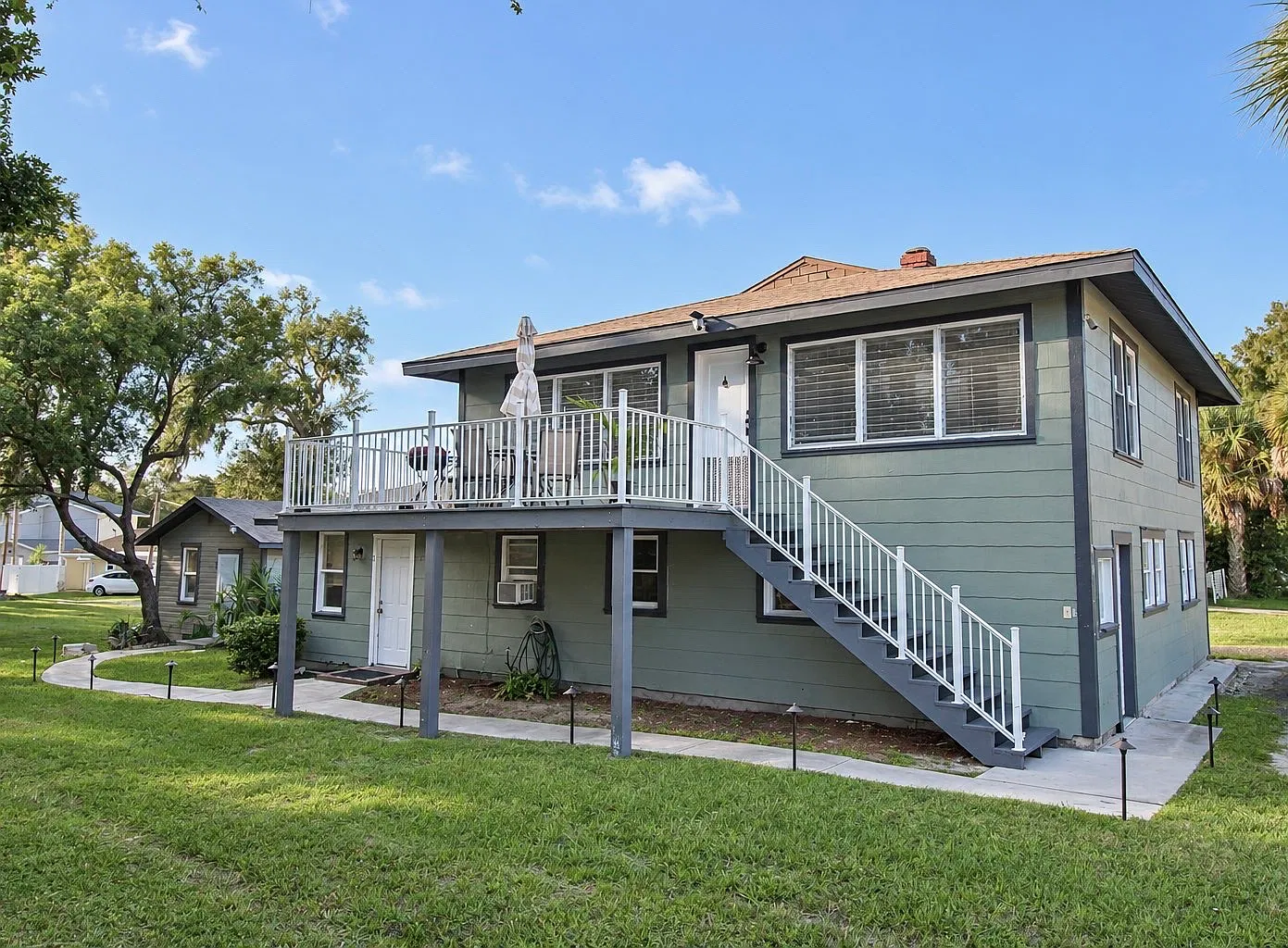 2 bed, 900 sqft, $2,350 — Photo 1