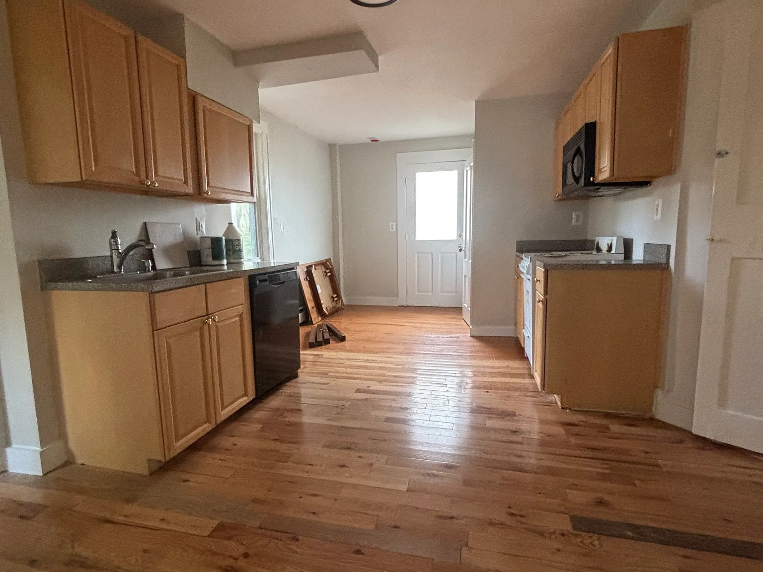 35 Siren St — Photo 2