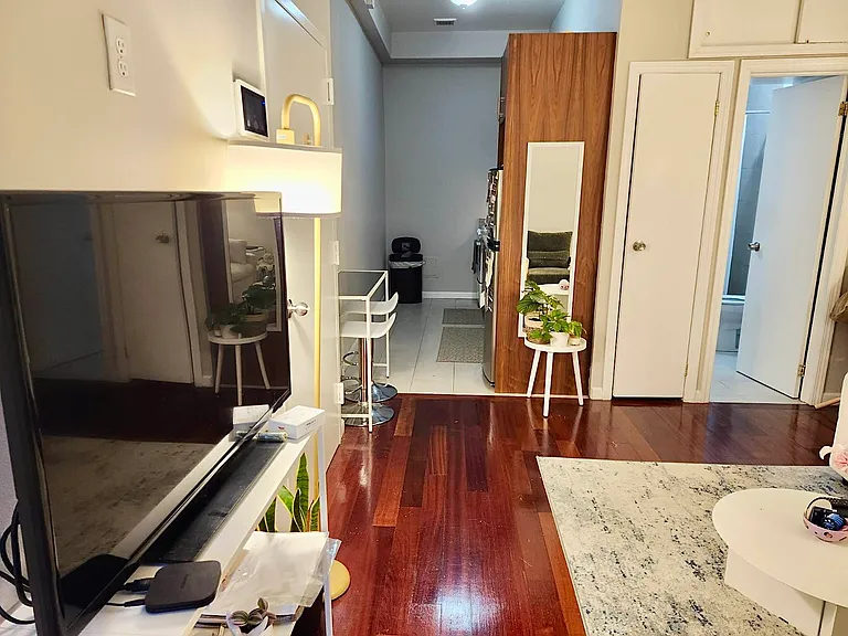 67 W 71st St #10 — Photo 3