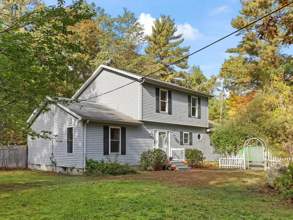 210 Hathaway St, Wareham, MA 02571