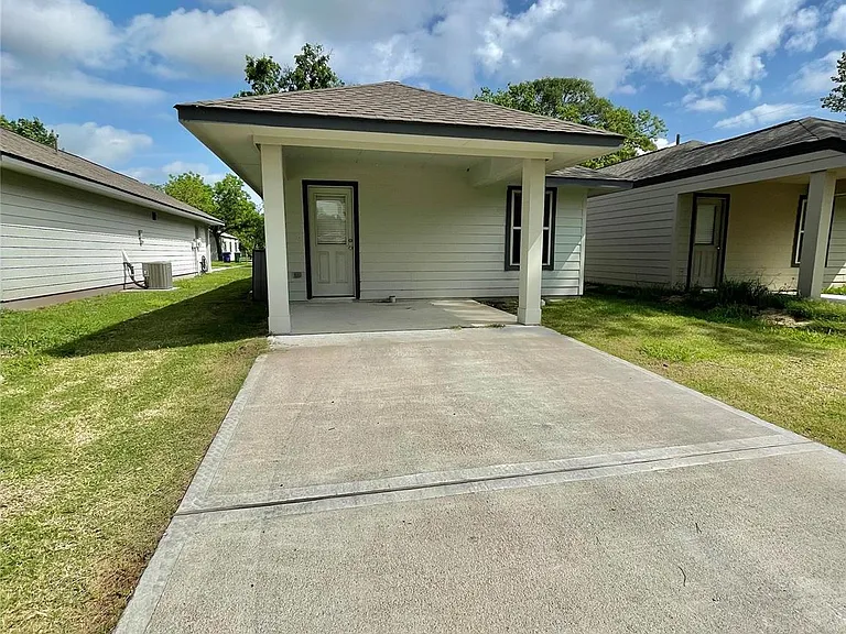 126 E Ash St — Photo 17