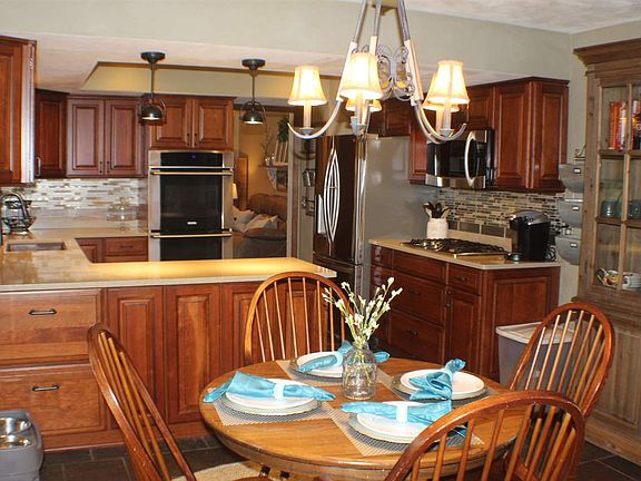 3rd image of 1029 Pine Valley Dr