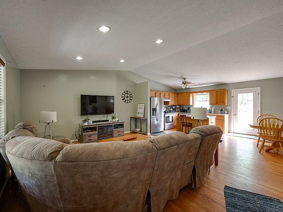 4th image of 459 Neighbors Pl