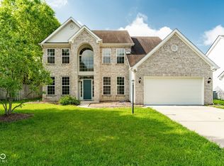 12705 Geist Cove Dr, Indianapolis, IN 46236