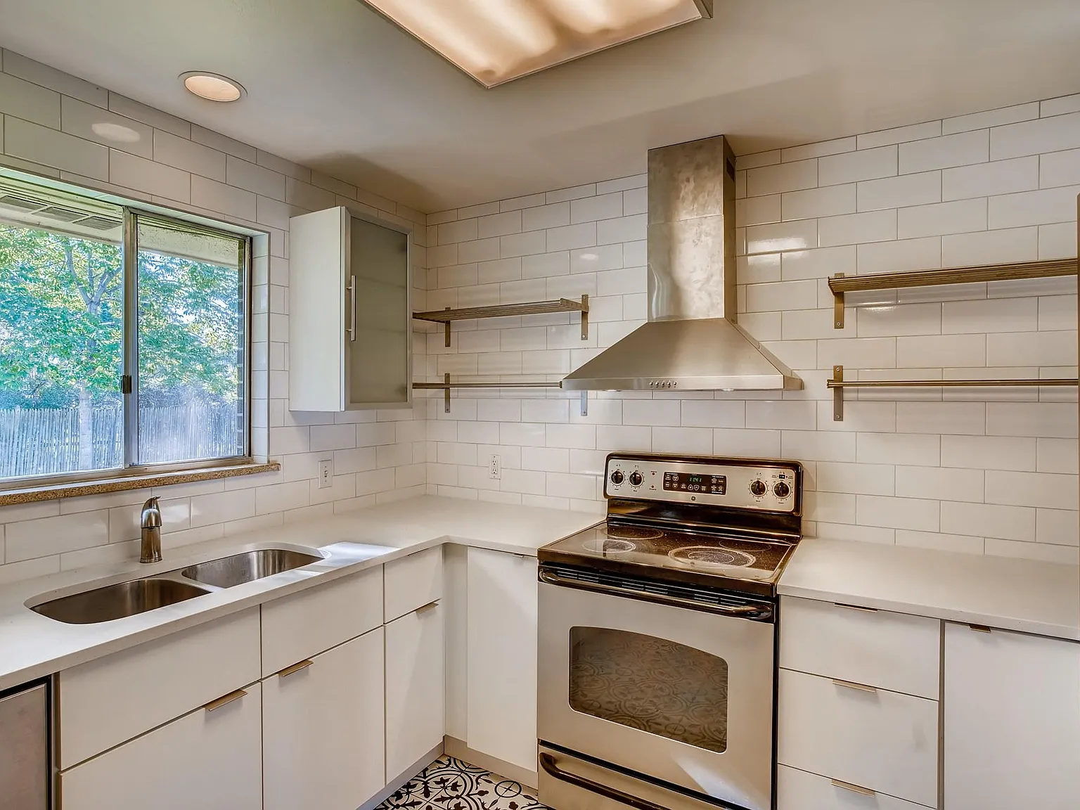 4 bed, 2971 sqft, $2,850 — Photo 4