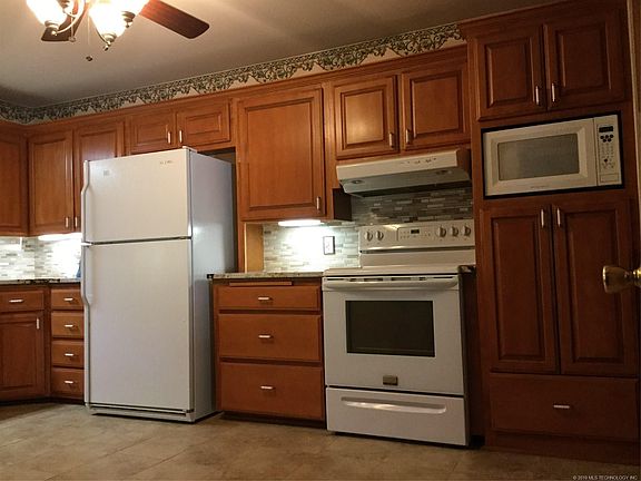 4th image of 901 N Dogwood St