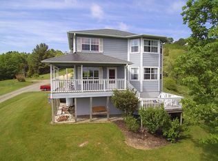 27 Whispering Winds Ln, Independence, VA 24348