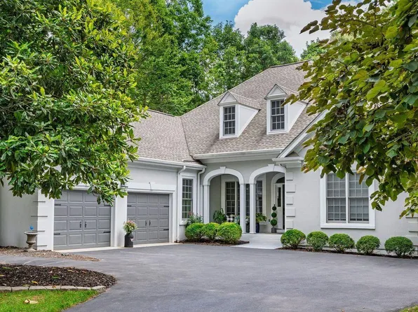 3279 Melrose Ln, Keswick, VA 22947