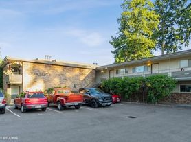 Van Lloyd Apartments