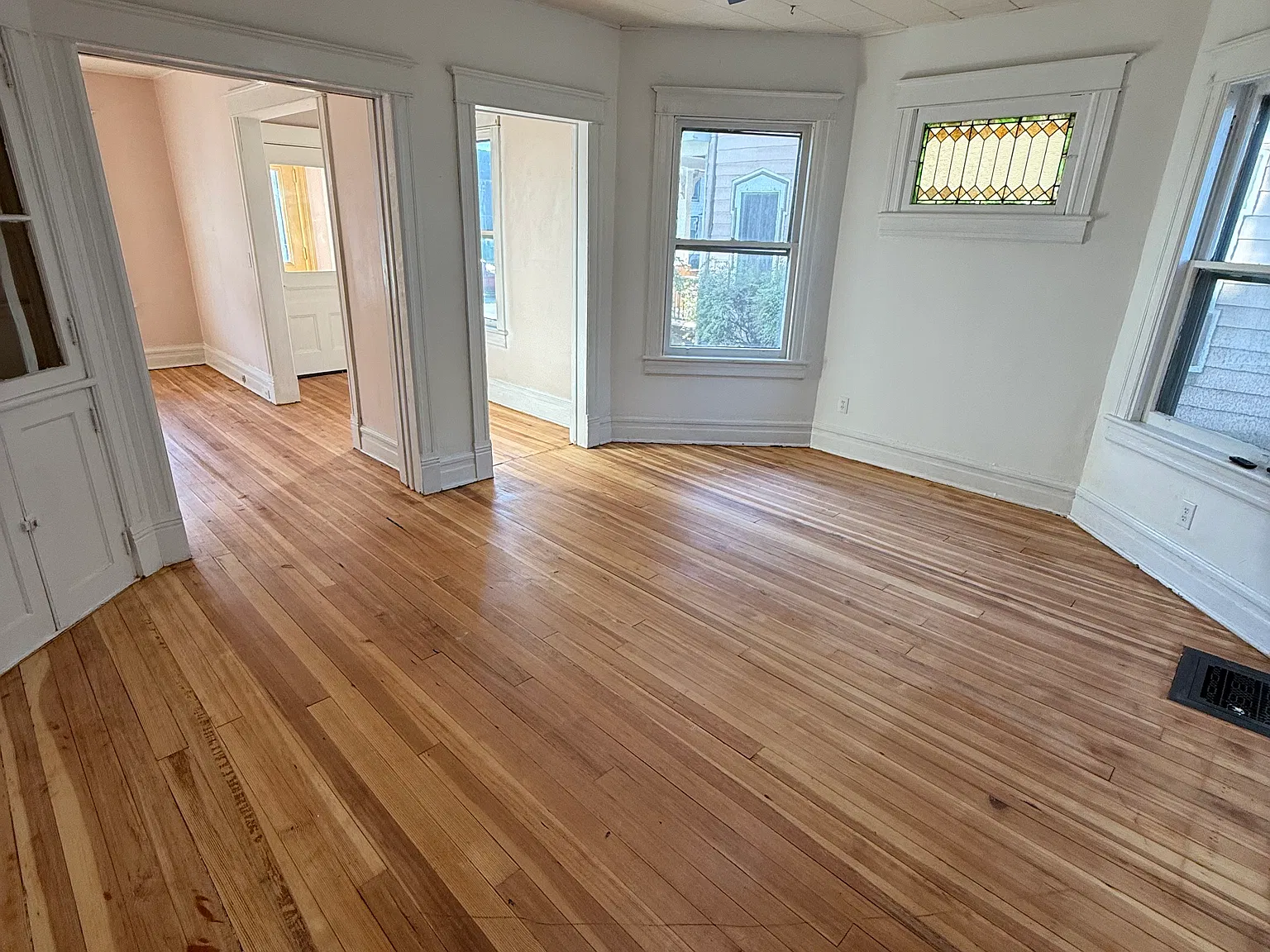 3 bed, 1315 sqft, $2,500 — Photo 4