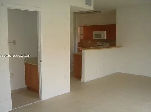 875 SW 6th Pl #TOWNHOUSE — Photo 8