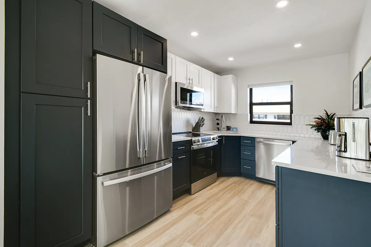 2 bed, 1063 sqft, $6,200 — Photo 2