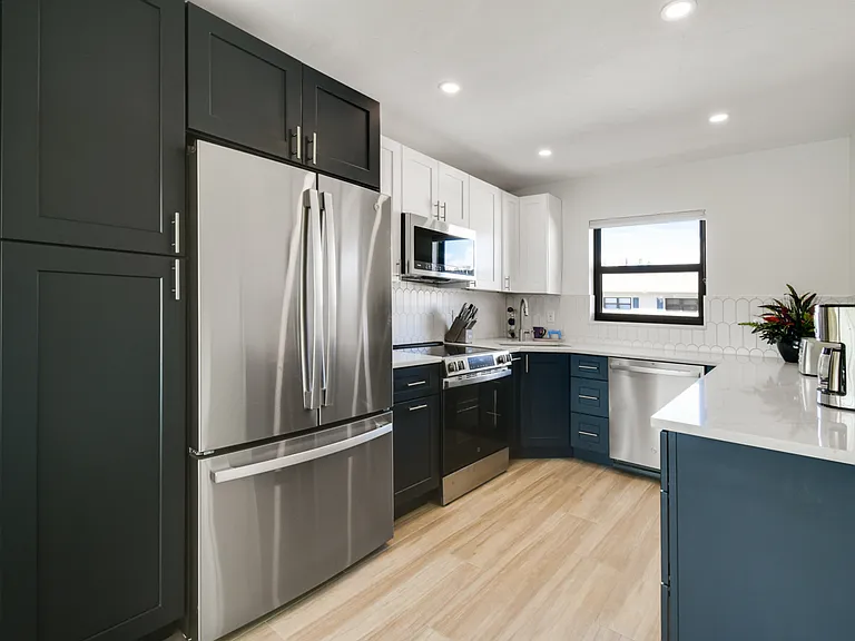 755 Saturn St #D202 — Photo 2