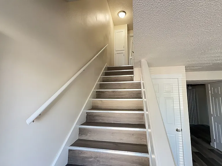 1175 Clearview Ave NE — Photo 4