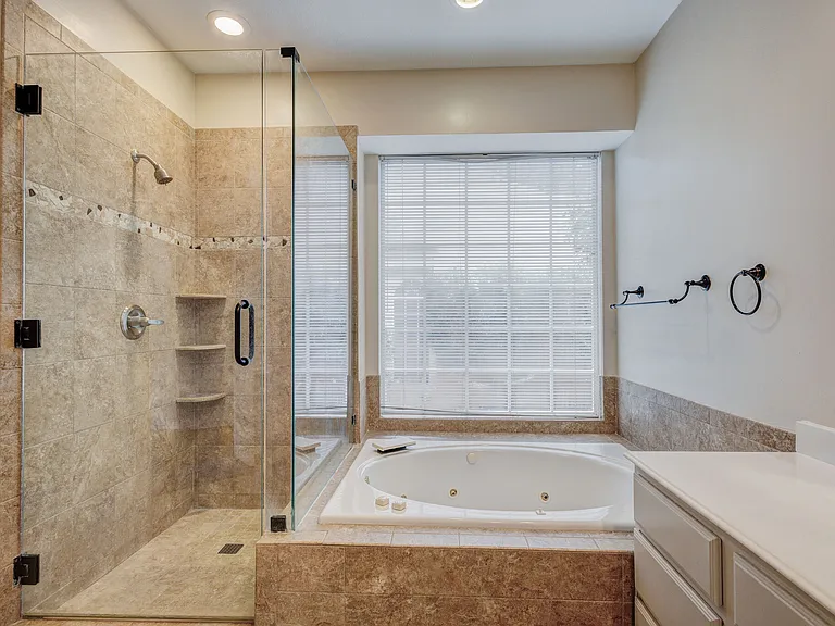 2816 Lakehollow Ln — Photo 27