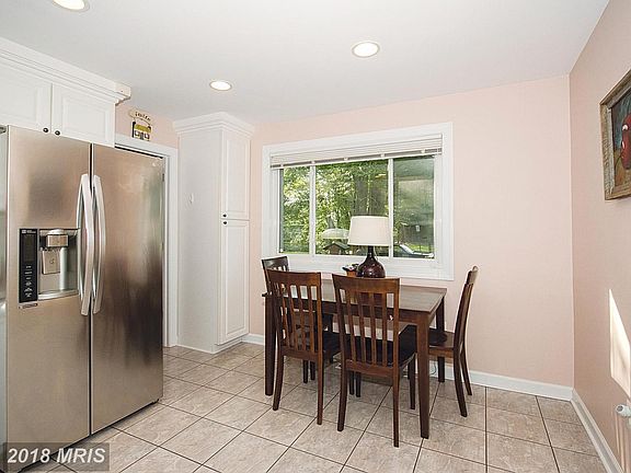 Serve up smiles in the eat-in kitchen